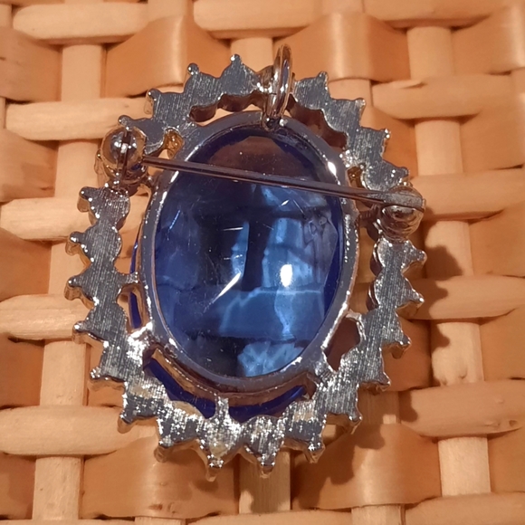 Vintage COSTUME SAPPHIRE brooch - Picture 2 of 2